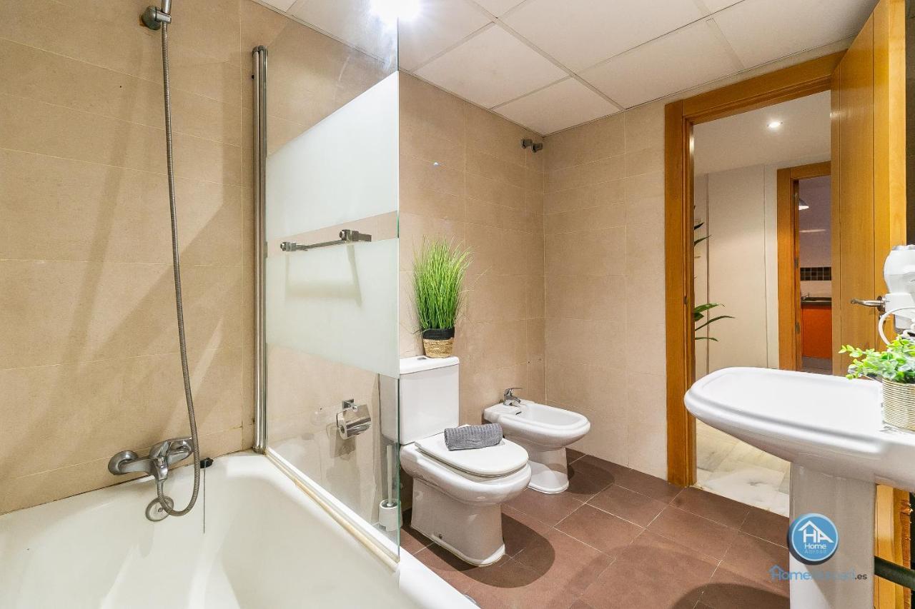Malaga Boutique Stay - Carlos Haya Area With Parking Exterior photo